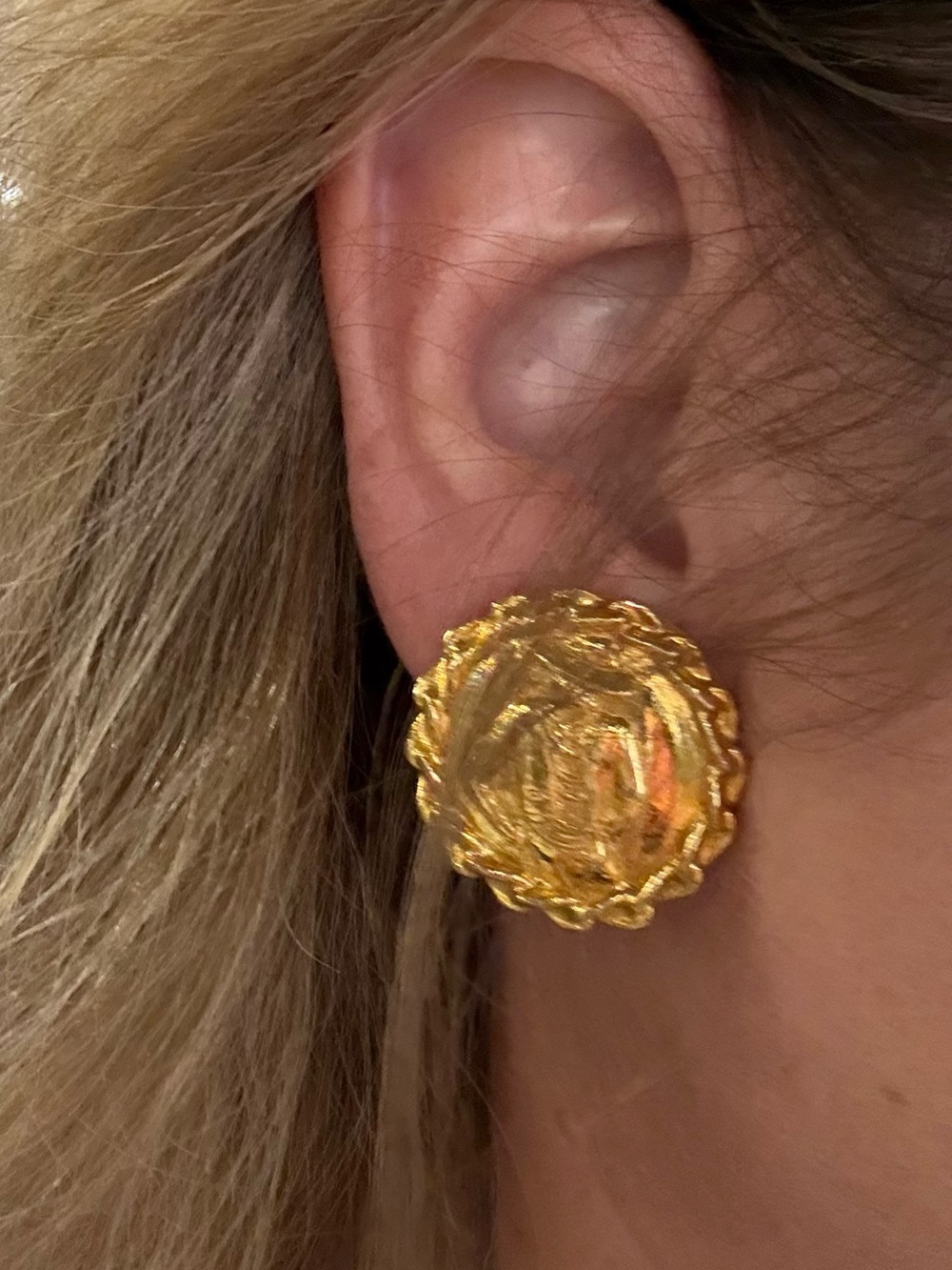 Vintage Chanel Gold Tone Figural Lady Clip-On Earrings Made in France RARE w/COA - Picture 3 of 11
